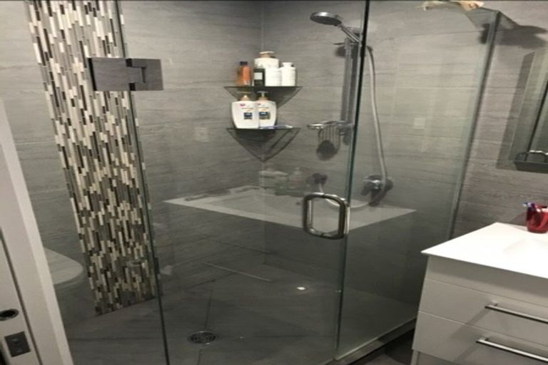 Photo of property in 37 Riverglade Parkway, Te Atatu South, Auckland, 0610