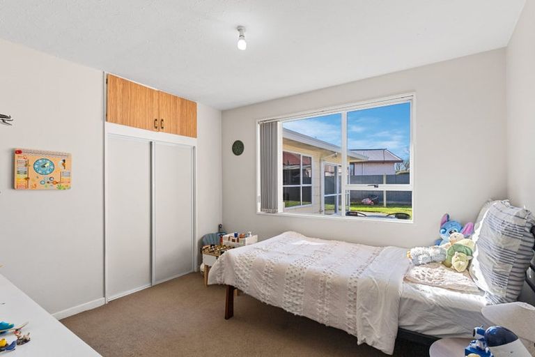 Photo of property in 16 Kruse Place, Redwood, Christchurch, 8051