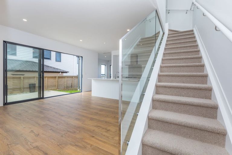 Photo of property in 9 Kumukumu Road, Long Bay, Auckland, 0630