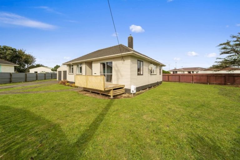 Photo of property in 3 Sutton Place, Hawera, 4610