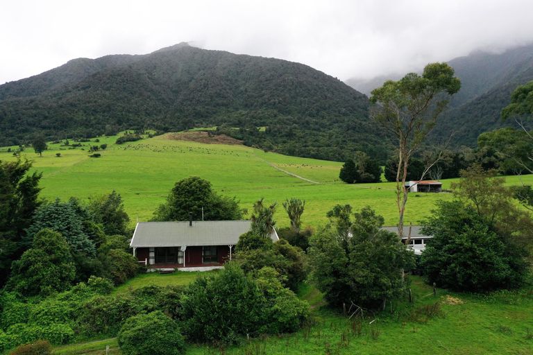 Photo of property in 1425 Lake Brunner Road, Inchbonnie, 7875