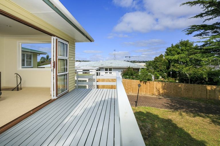 Photo of property in 40 Bond Crescent, Forrest Hill, Auckland, 0620
