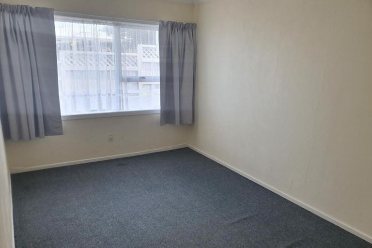 Photo of property in 39a Simons Street, Moturoa, New Plymouth, 4310