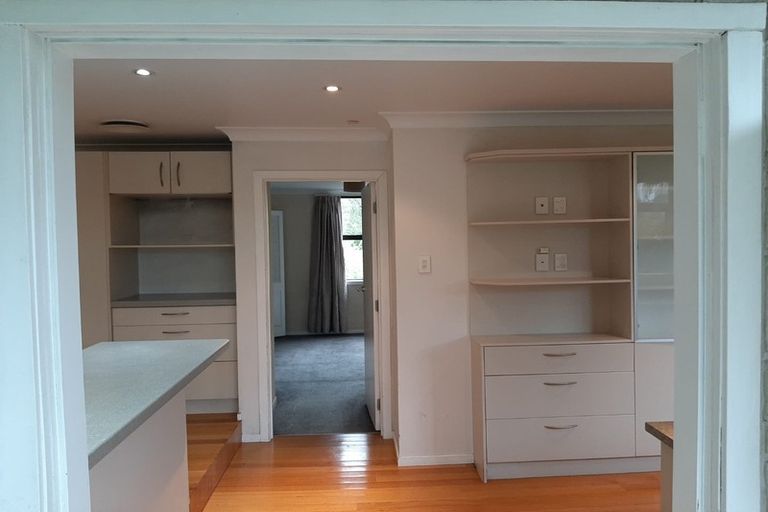 Photo of property in 31 Awaroa Road, Sunnyvale, Auckland, 0612