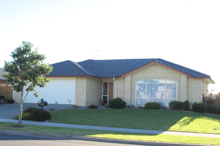 Photo of property in 35 Croftview Road, Wattle Downs, Auckland, 2103