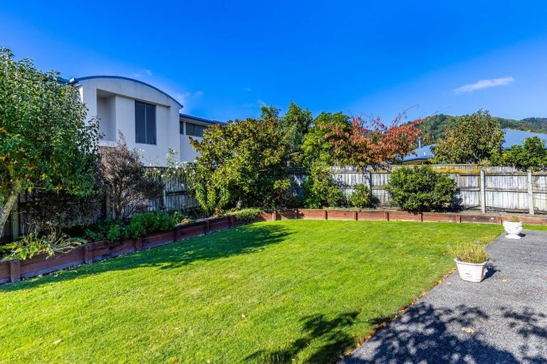 Photo of property in 10 Glentui Place, Waikawa, Picton, 7220