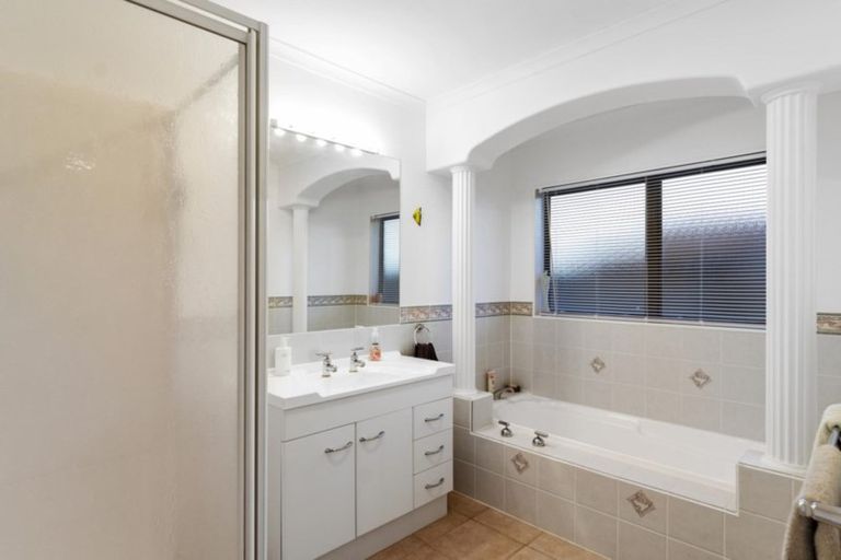 Photo of property in 35 Ocean Crest, Papamoa Beach, Papamoa, 3118