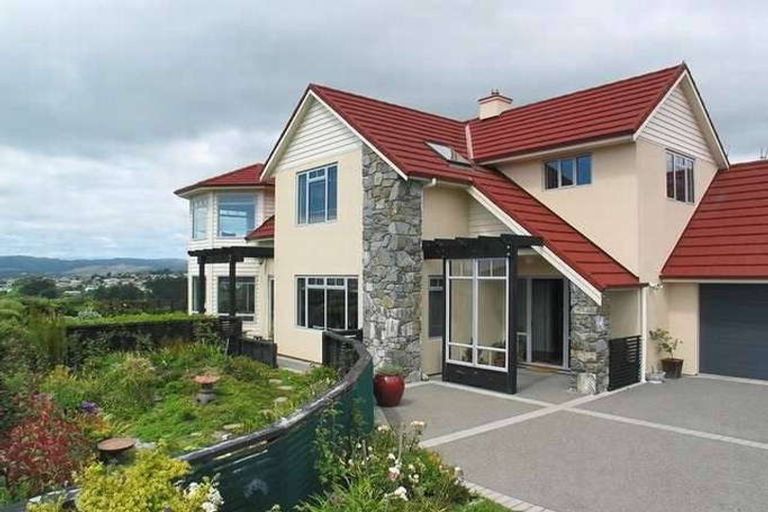 Photo of property in 10 Kahurangi Heights, Aotea, Porirua, 5024