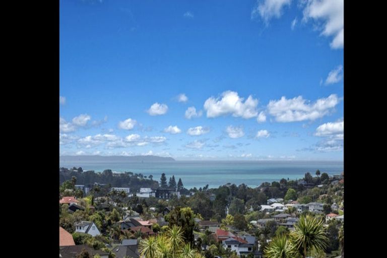 Photo of property in 2/7 Malters Place, Browns Bay, Auckland, 0630
