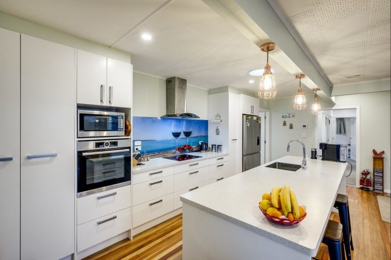 Photo of property in 64 Middle Road, Havelock North, 4130