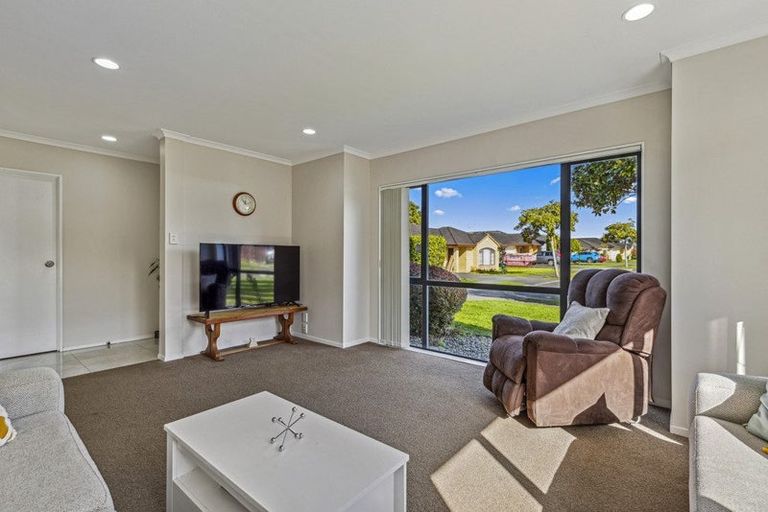 Photo of property in 20 Villino Place, Randwick Park, Auckland, 2105