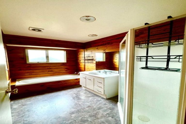 Photo of property in 1 Graham Collins Drive, Windsor Park, Auckland, 0632