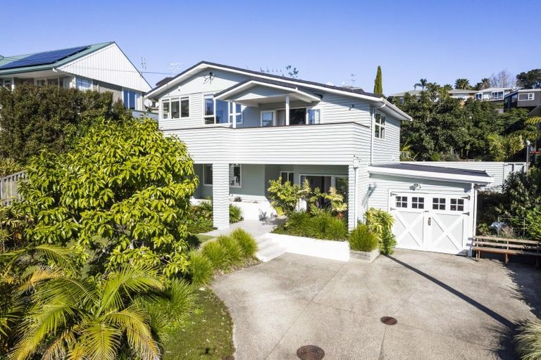 Photo of property in 11 Tui Vale Road, Shelly Park, Auckland, 2014