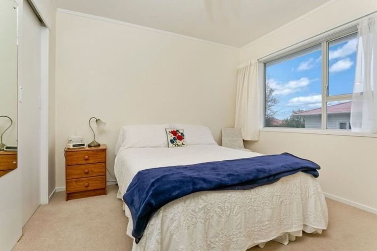 Photo of property in 2/82 Pupuke Road, Hillcrest, Auckland, 0627