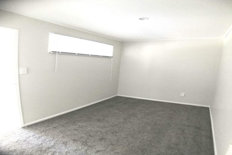 Photo of property in 14 Lavery Place, Sunnynook, Auckland, 0632