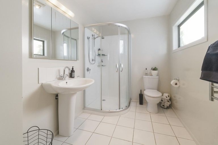 Photo of property in 38 Graham Avenue, Te Atatu Peninsula, Auckland, 0610