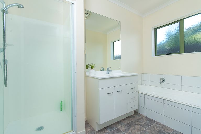 Photo of property in 10a Howden Street, Waiuku, 2123