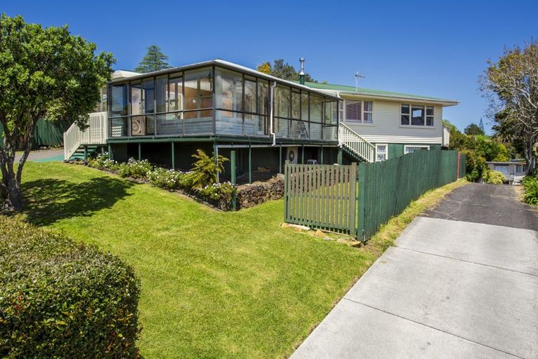 Photo of property in 38 Blakeborough Drive, Forrest Hill, Auckland, 0620