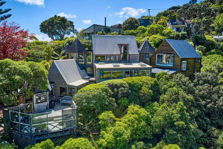 Photo of property in 8 Westhill Road, Point Howard, Lower Hutt, 5013