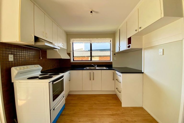 Photo of property in 15 Foyle Place, Glendene, Auckland, 0602