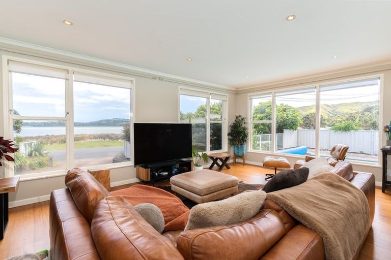 Photo of property in 7 Motukaraka Point, Pauatahanui, Porirua, 5381