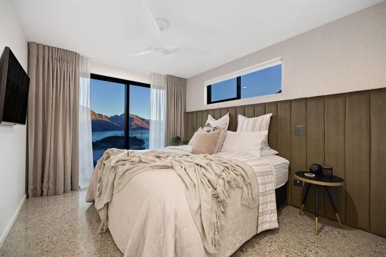 Photo of property in 10 Limerick Lane, Queenstown, 9300