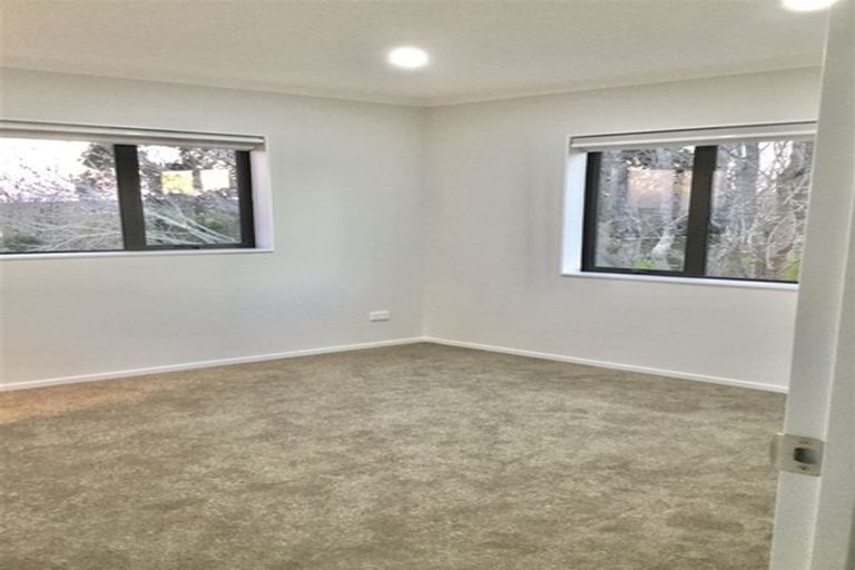 Photo of property in 4223a Great North Road, Glendene, Auckland, 0602