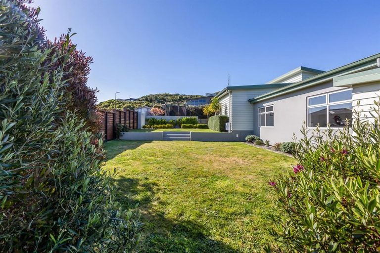 Photo of property in 5 Kaimai Place, Aotea, Porirua, 5024