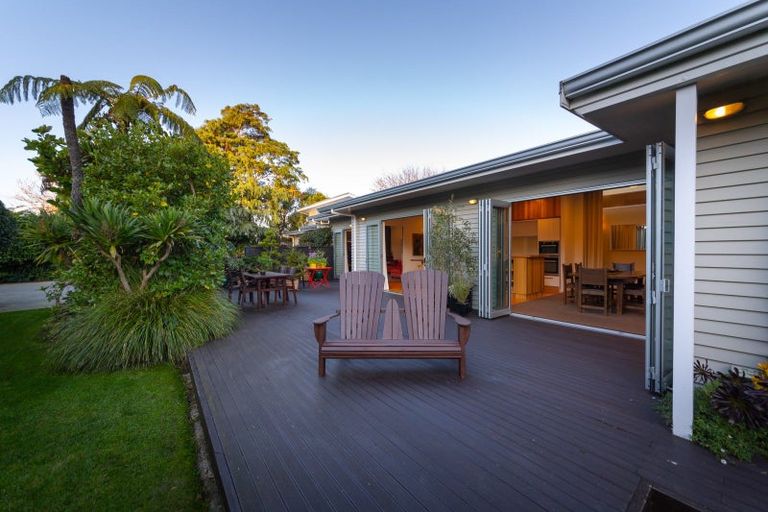 Photo of property in 72 Pahiatua Street, Hokowhitu, Palmerston North, 4410