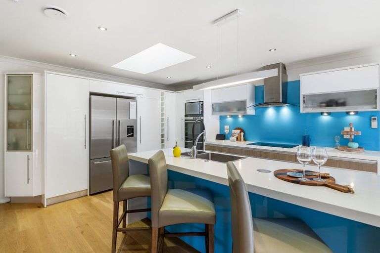 Photo of property in 12 English Oak Drive, Schnapper Rock, Auckland, 0632