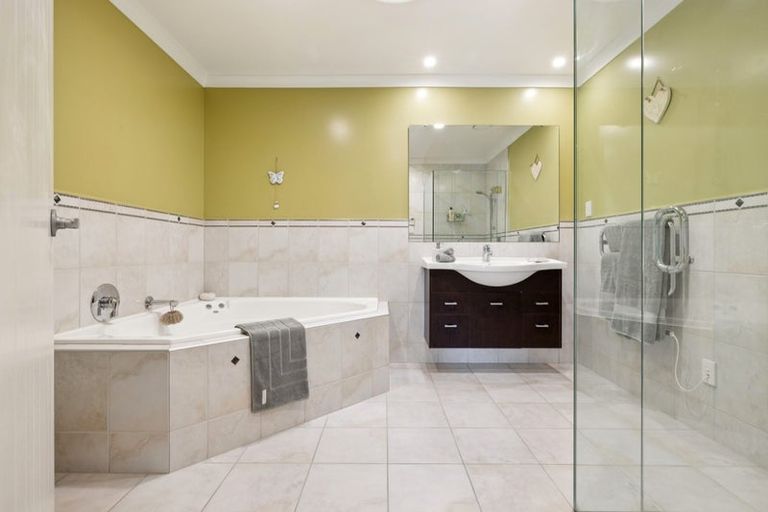 Photo of property in 123 Butcher Road, Pukekohe, 2120