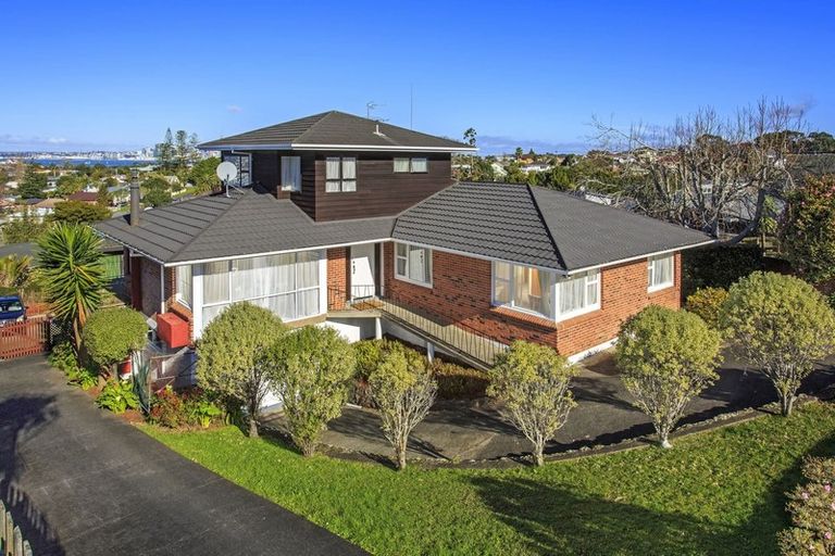 Photo of property in 1/24 Martin Crescent, Northcote, Auckland, 0627