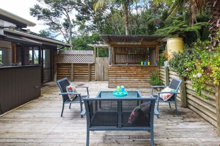 Photo of property in 86 Ayton Drive, Totara Vale, Auckland, 0629