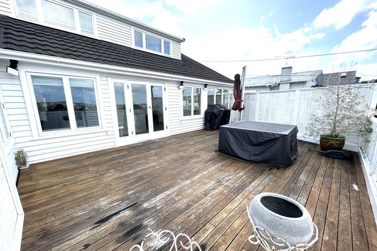 Photo of property in 132 Kohimarama Road, Kohimarama, Auckland, 1071