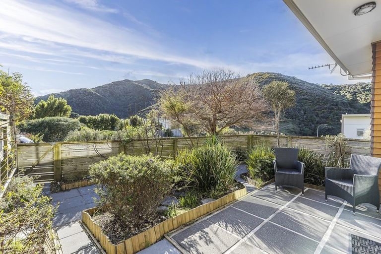 Photo of property in 19 Rarangi Way, Owhiro Bay, Wellington, 6023