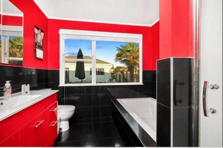 Photo of property in 127 Rowandale Avenue, Manurewa, Auckland, 2102