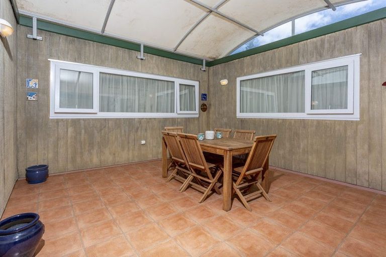 Photo of property in 10 Woodcote Drive, Glenfield, Auckland, 0629