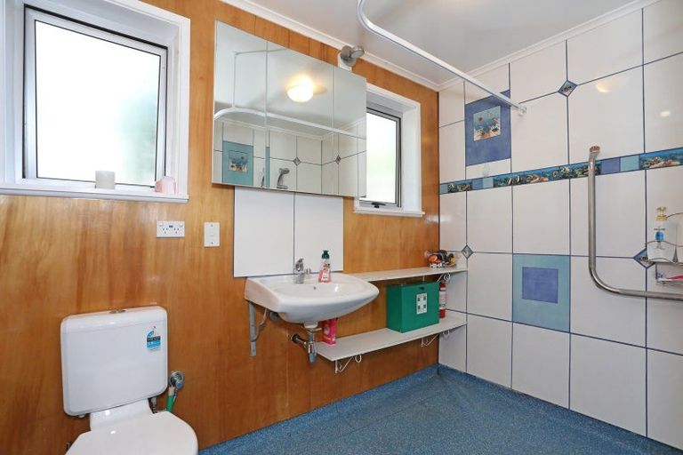 Photo of property in 16 Dalzien Place, Feilding, 4702