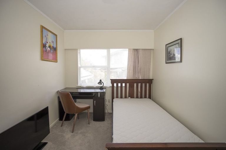 Photo of property in 22 Chelsea View Drive, Chatswood, Auckland, 0626