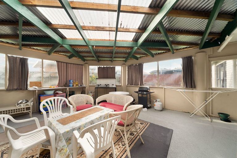 Photo of property in 12 Palmer Avenue, Glen Eden, Auckland, 0602