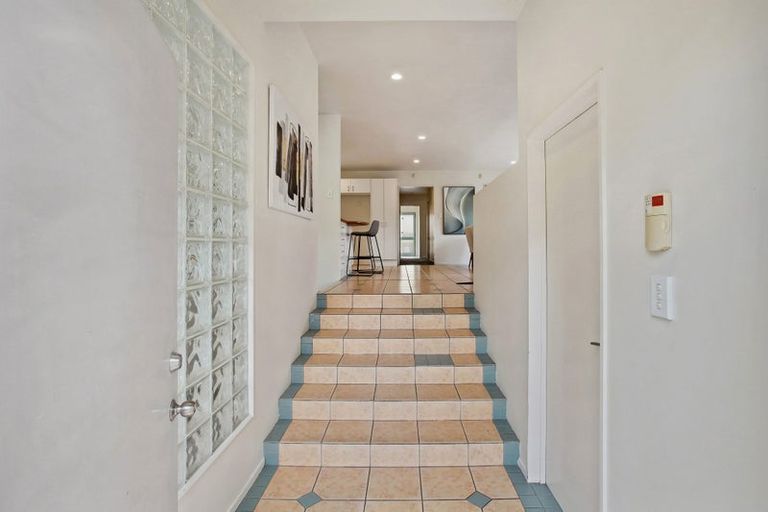 Photo of property in 3 Khaleel Place, Henderson, Auckland, 0612