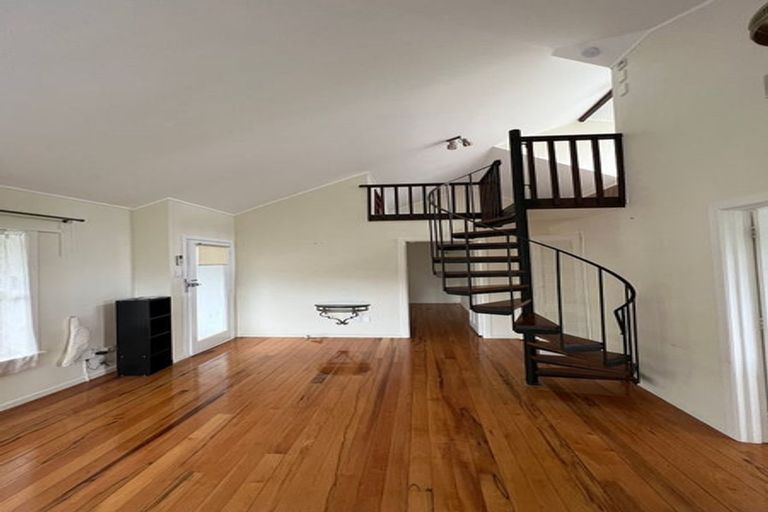 Photo of property in 2/20 Saint Peters Street, Northcote, Auckland, 0627