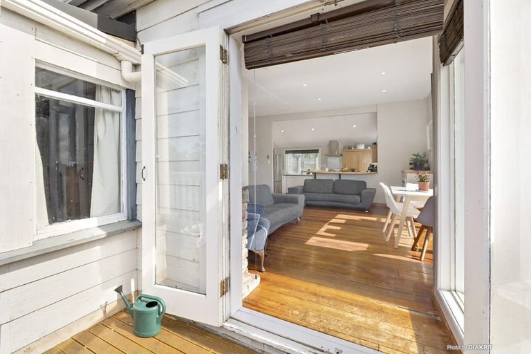 Photo of property in 67 Garden Road, Northland, Wellington, 6012