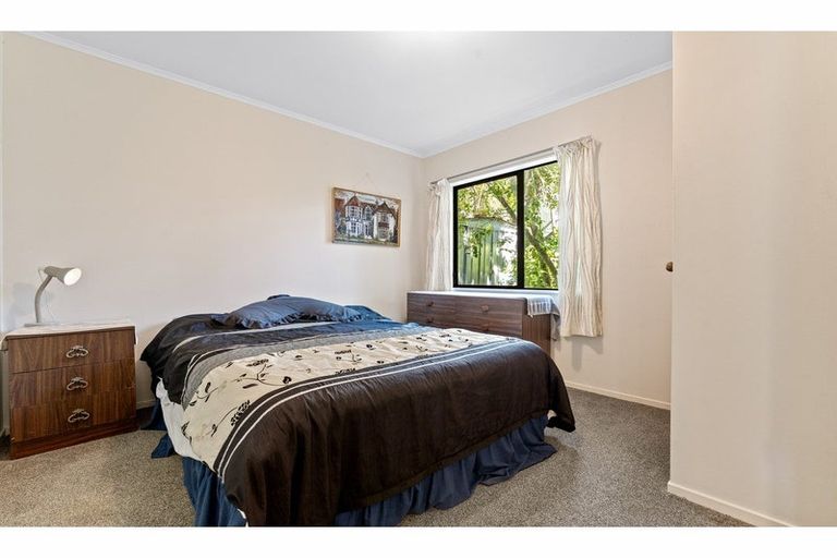Photo of property in 2/74 Cockayne Crescent, Sunnynook, Auckland, 0620
