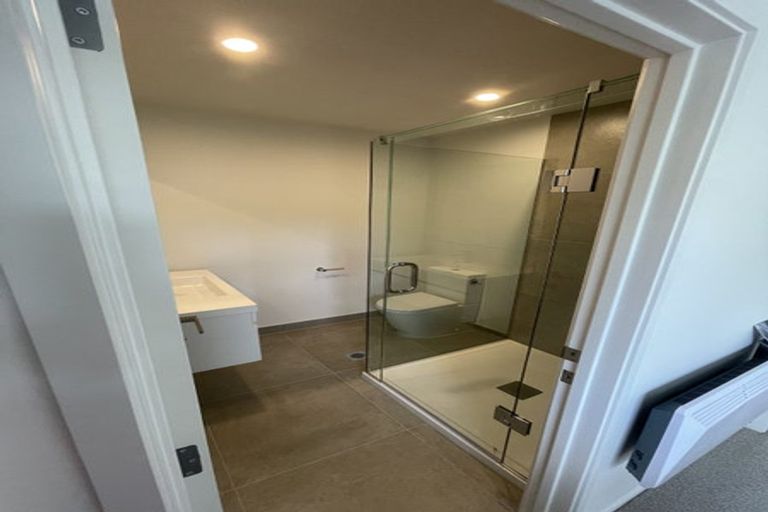 Photo of property in 1/58 Kemp Road, Massey, Auckland, 0614