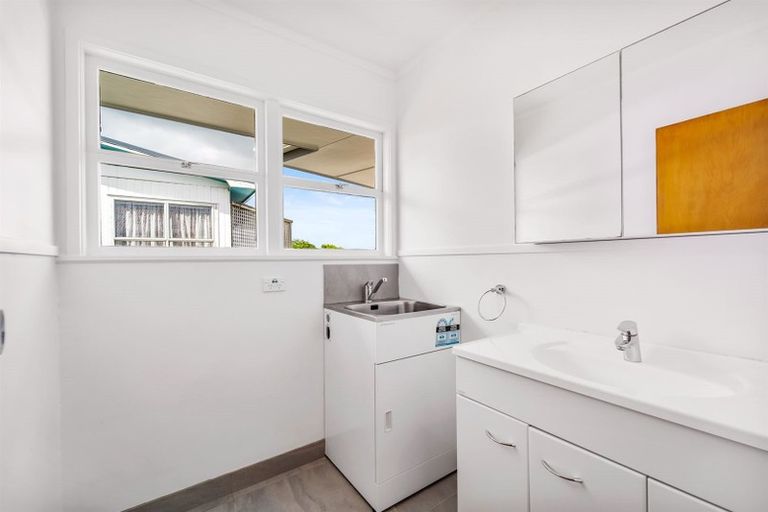 Photo of property in 56 Stanmore Bay Road, Stanmore Bay, Whangaparaoa, 0932