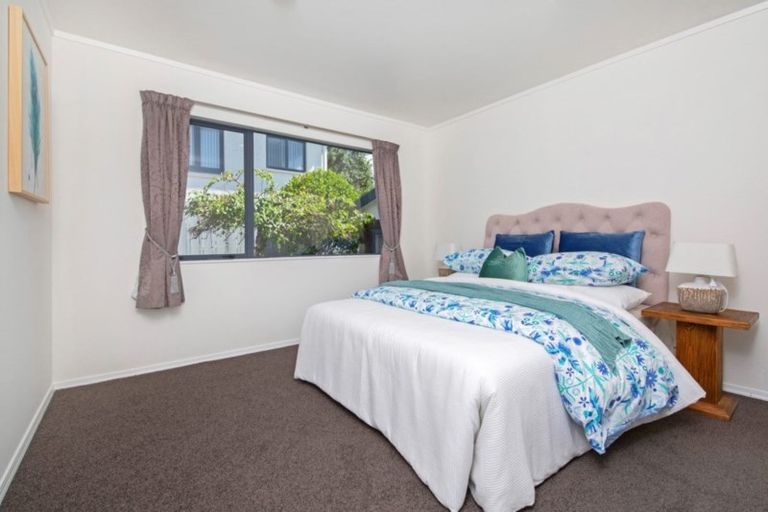 Photo of property in 3/6a Botany Road, Howick, Auckland, 2010