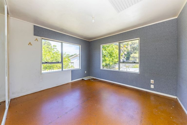 Photo of property in 11 Lori Place, Massey, Auckland, 0614