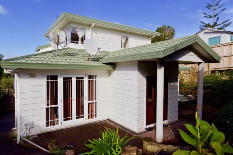 Photo of property in 2/32 Spencer Road, Pinehill, Auckland, 0632