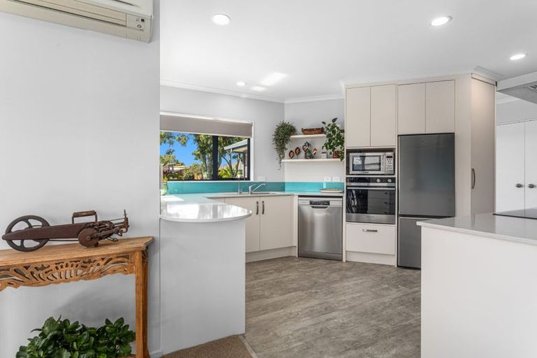 Photo of property in 21 Edgewater Grove, Whakatane, 3120